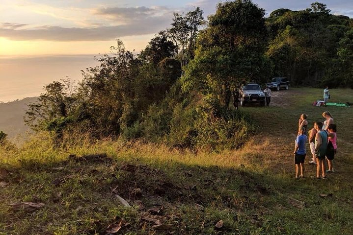 Come with your Family and Friends to enjoy a unique adventure to the waterfalls and breathtaking views. 